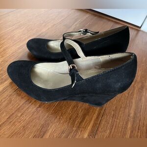 Bandolino Black Suede Mary Jane Wedge, sz 7